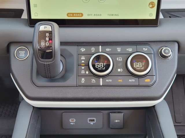 Used 2024 Black Land Rover SE image 18