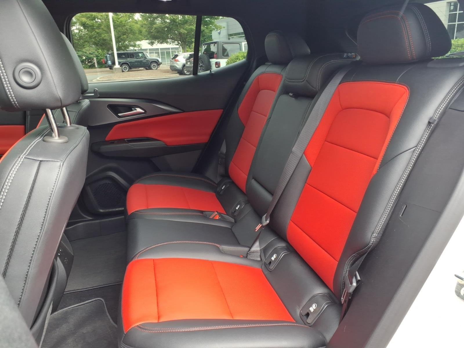 Used 2025 Iridescent Pearl Tricoat Chevrolet RS image 20