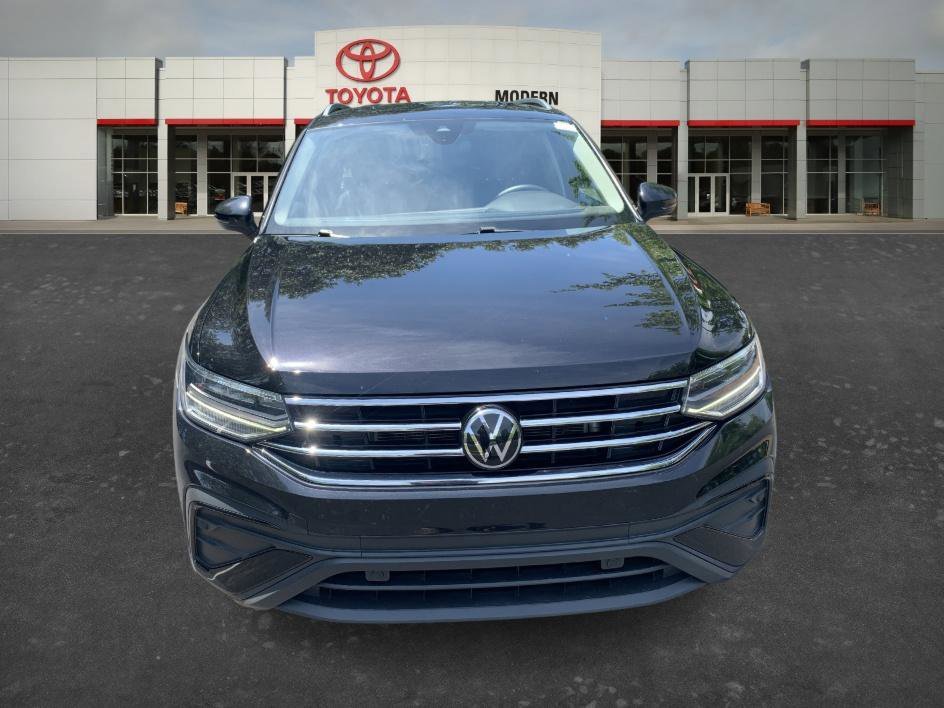 Used 2023 Platinum Gray Metallic Volkswagen SE image 2