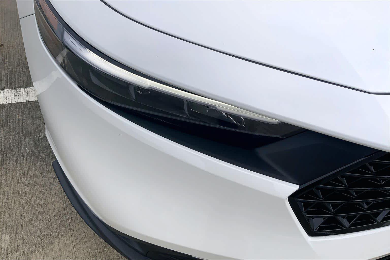 Used 2026 Platinum White Pearl Honda LX image 13