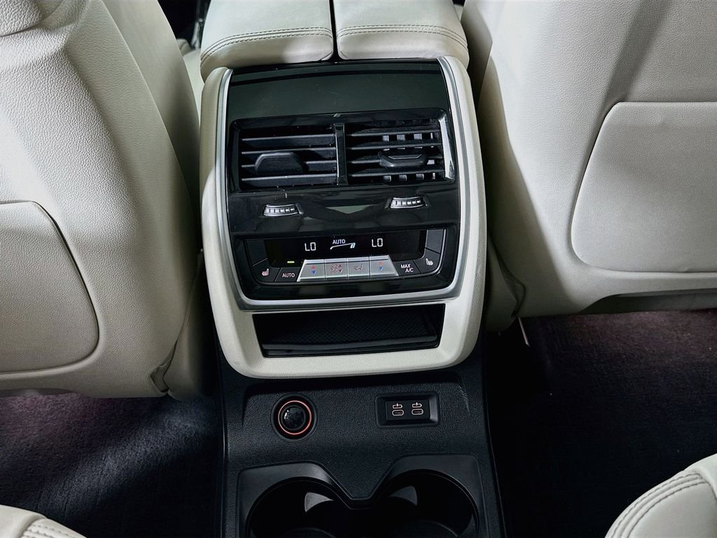 Used 2023 White BMW xDrive40i image 25
