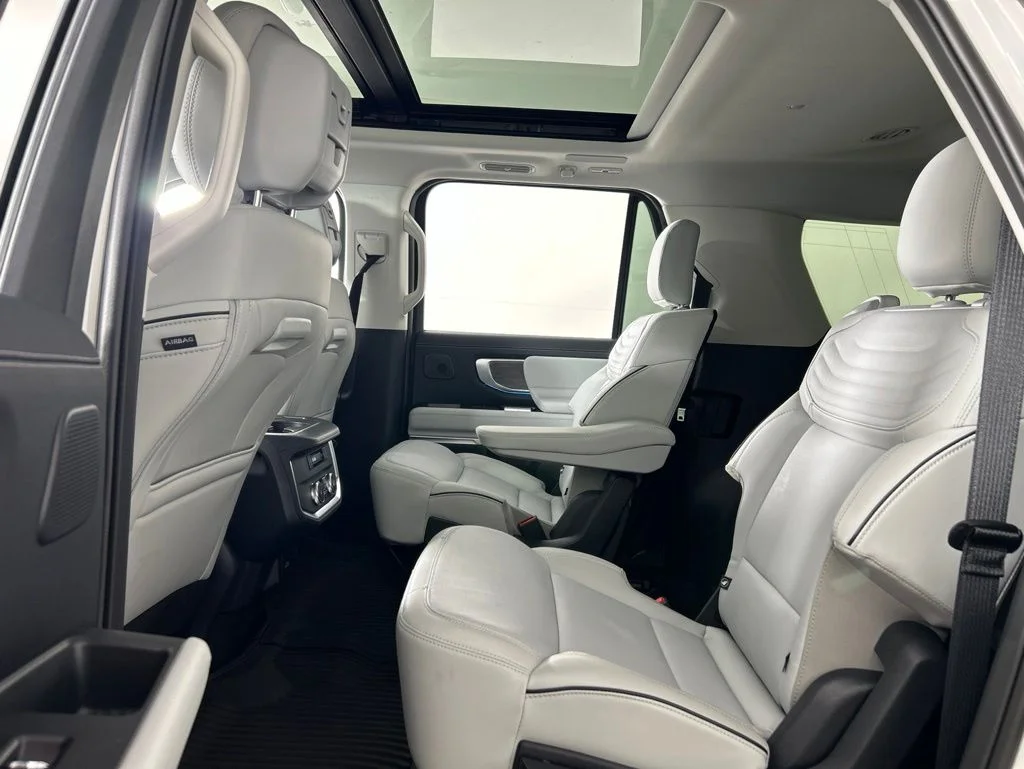 New 2026 Star White Metallic Tri-Coat Ford MAX Platinum® image 39