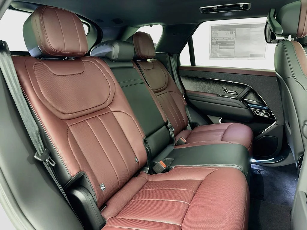 New 2026 Borasco Grey Land Rover Dynamic SE image 29