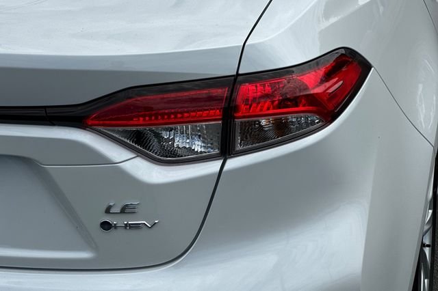 New 2026 Wind Chill Pearl <sup>1</sup> Toyota  LE image 25