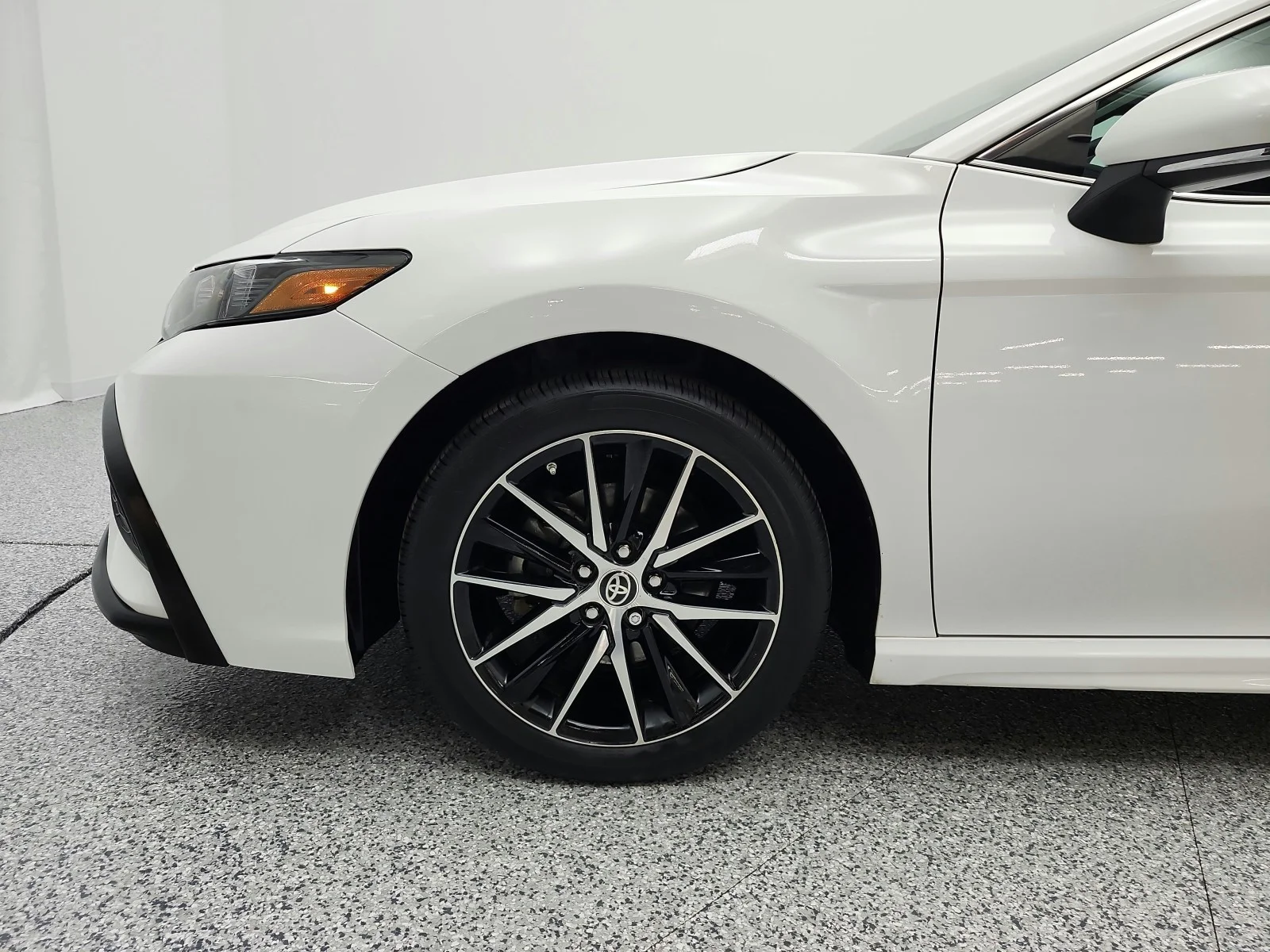 Used 2023 Ice Cap Toyota SE image 21