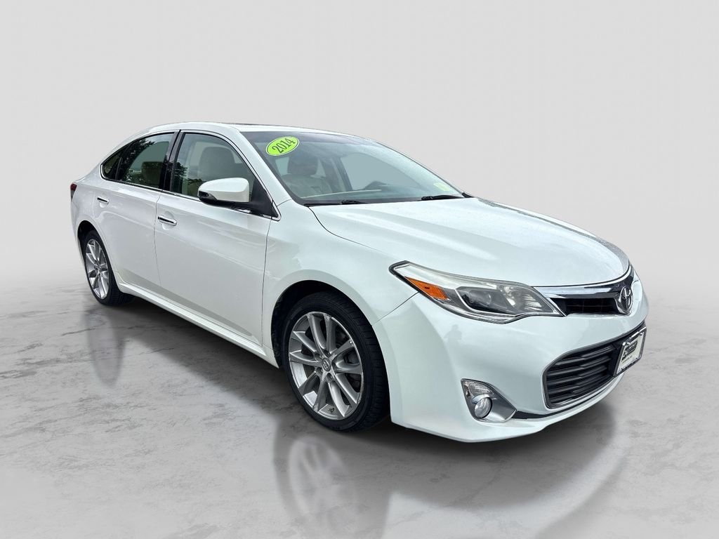 Used 2014 White Toyota XLE Touring image 6