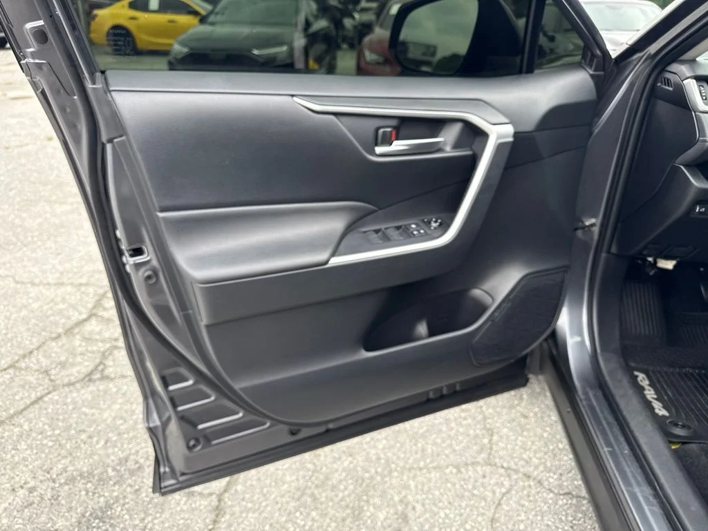 Used 2019 Gray Toyota XLE image 27
