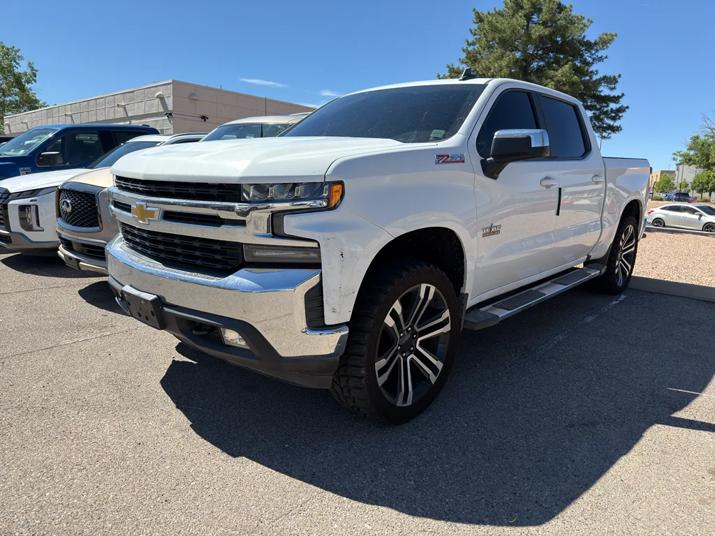 Used 2019 Summit White Chevrolet LT image 1