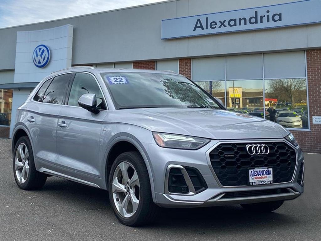 2022 Audi Q5 45 Premium Plus's photo