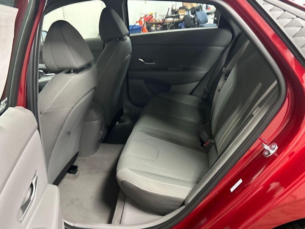 2025 Hyundai Elantra SEL - Photo 17