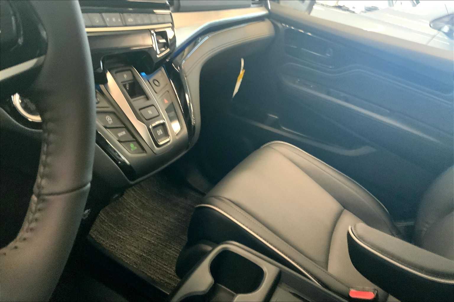 New 2026 Platinum White Pearl Honda Touring image 6