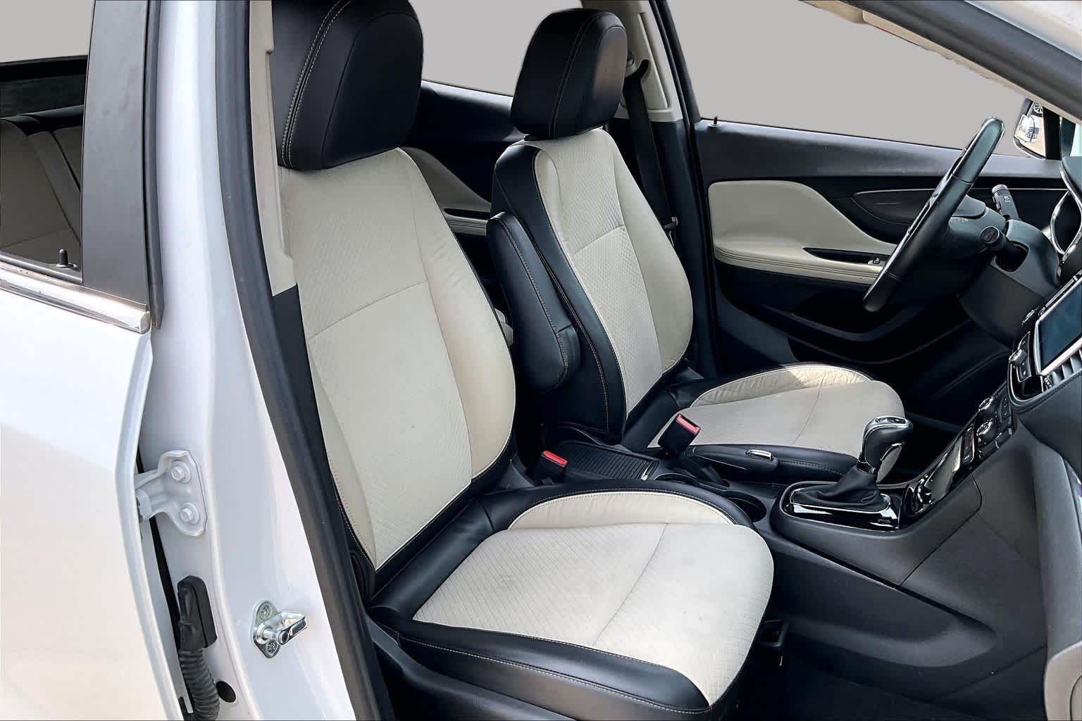 Used 2017 White Frost Tricoat Buick Preferred II image 9