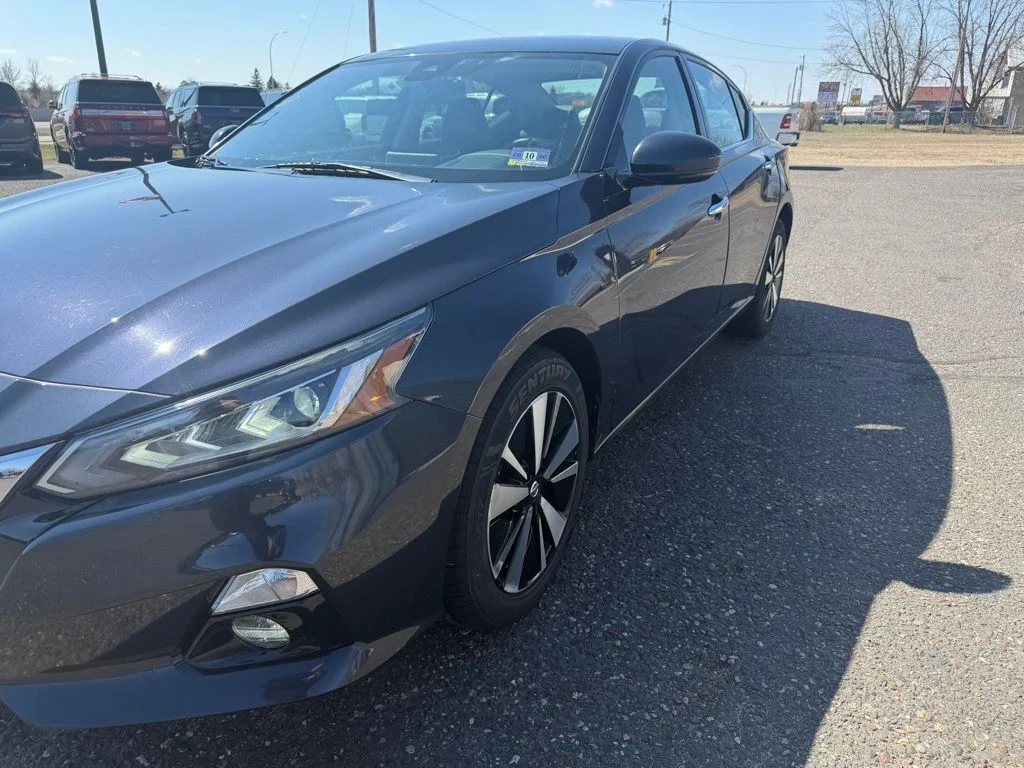 Used 2020 Blue Nissan 2.5 SL image 15