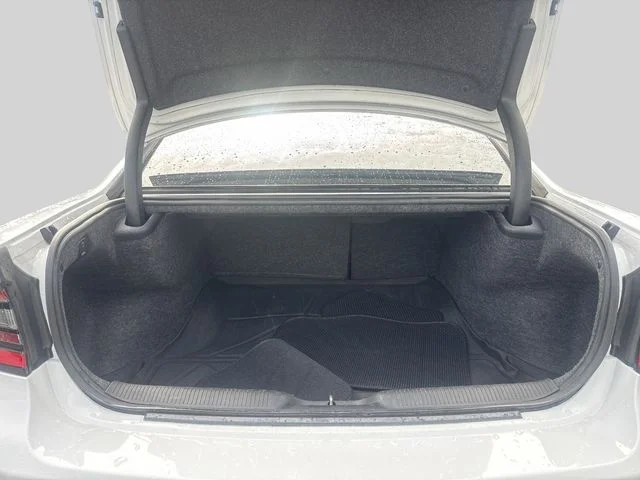 Used 2022 White Dodge SXT image 16