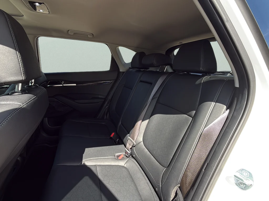 Used 2024 Snow White Pearl Kia SX image 28