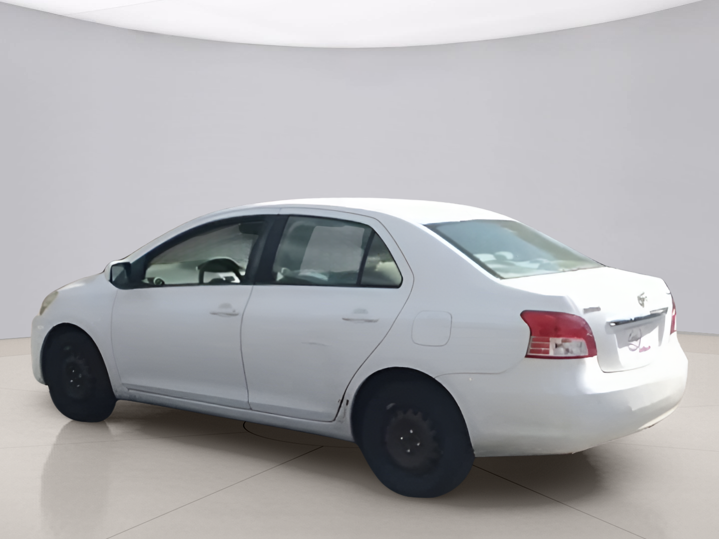 2010 Toyota Yaris Base photo 4