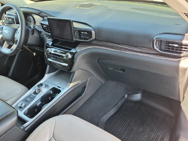 Used 2023 White Metallic Ford Limited image 22