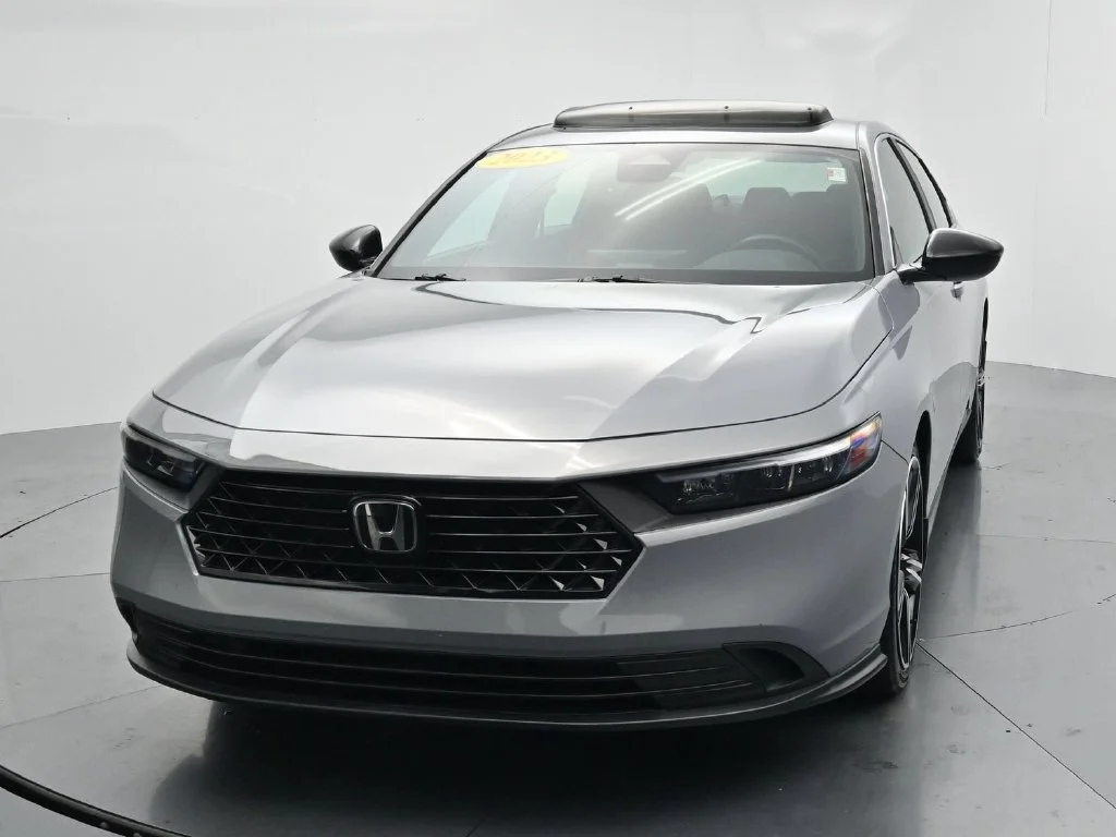 Used 2023  Honda Sport image 2