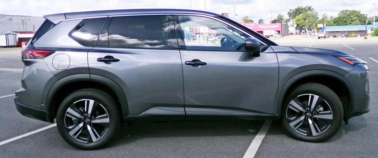 Used 2025 Gun Metallic Nissan SL image 6