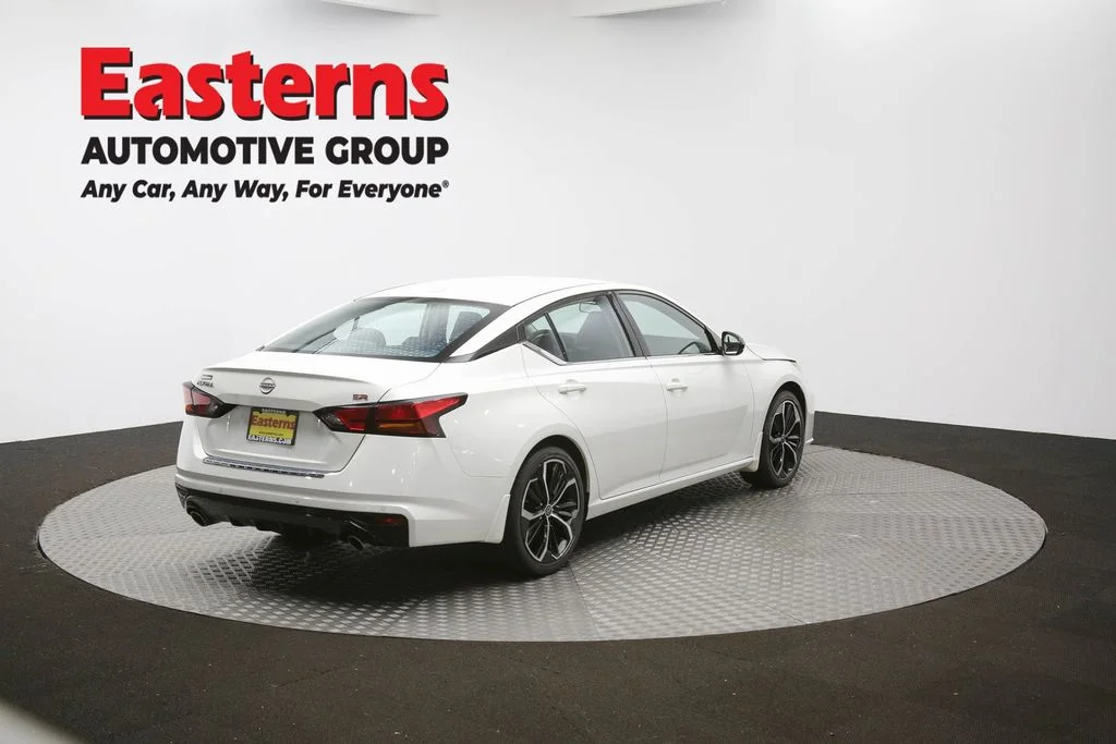 Used 2023 White Nissan 2.5 SR image 37