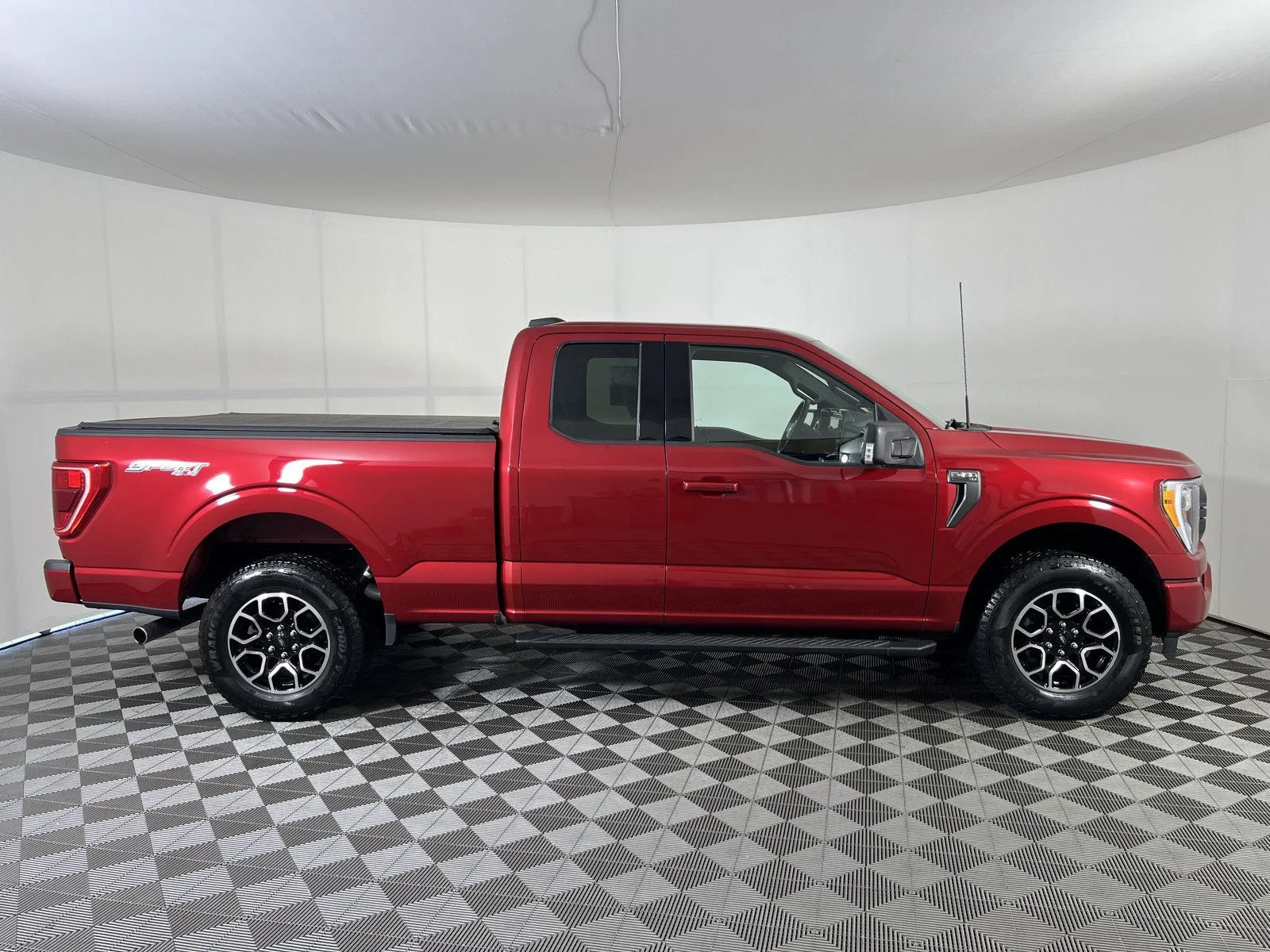 Used 2022  Ford XL image 20