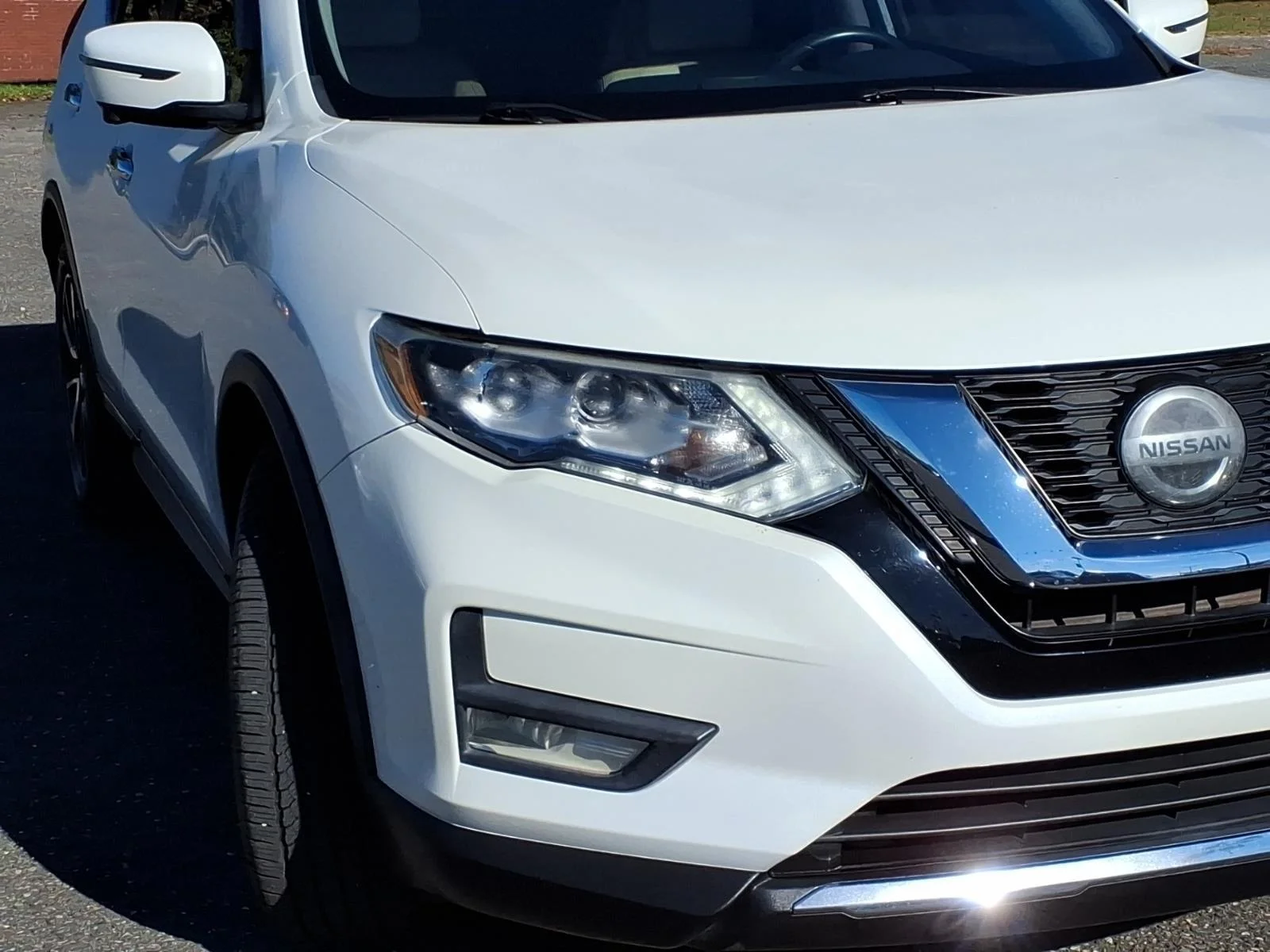 Used 2020 Pearl White Tricoat Nissan SL image 17
