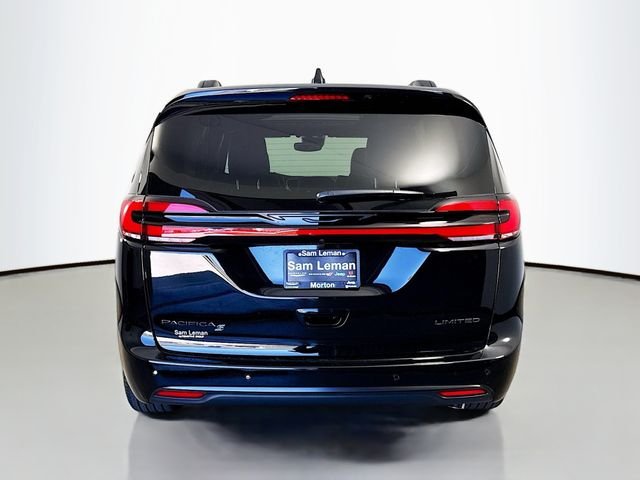 New 2027 Diamond Black Crystal Pearl-Coat Exterior Paint Chrysler Limited image 6