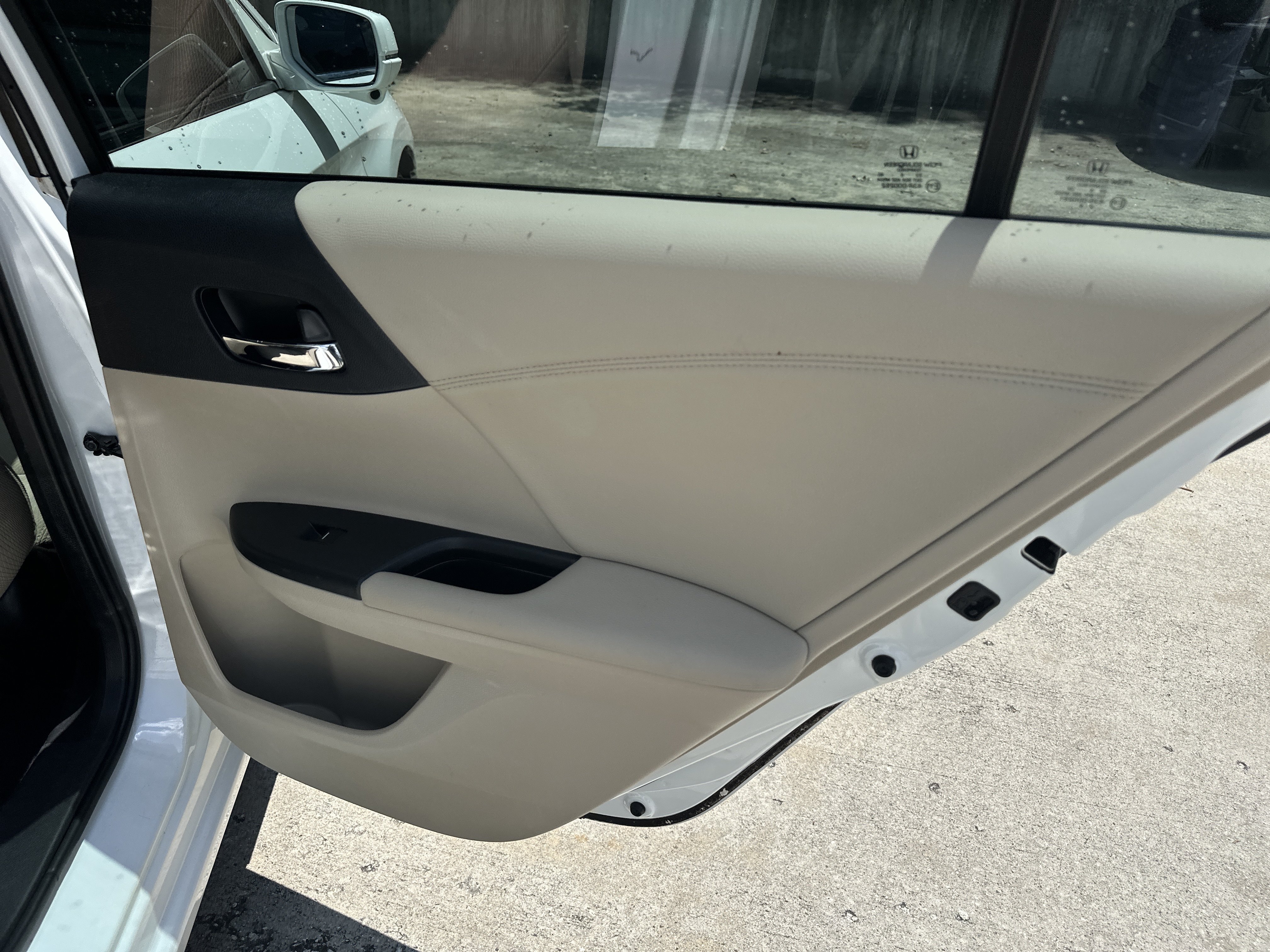 Used 2016 White Orchid Pearl Honda EX image 18