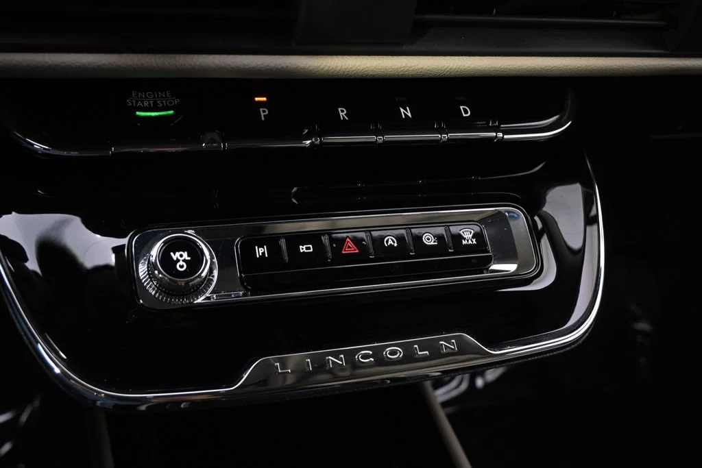 Used 2026 White Lincoln Premiere image 31