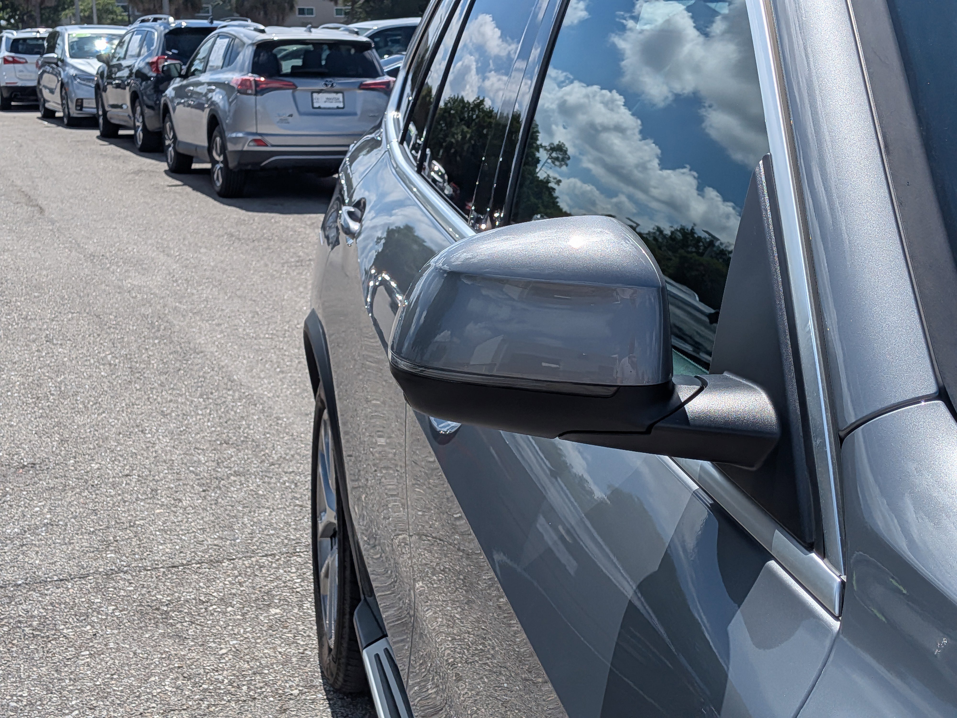 Used 2024 Skyscraper Gray Metallic BMW xDrive40i image 12