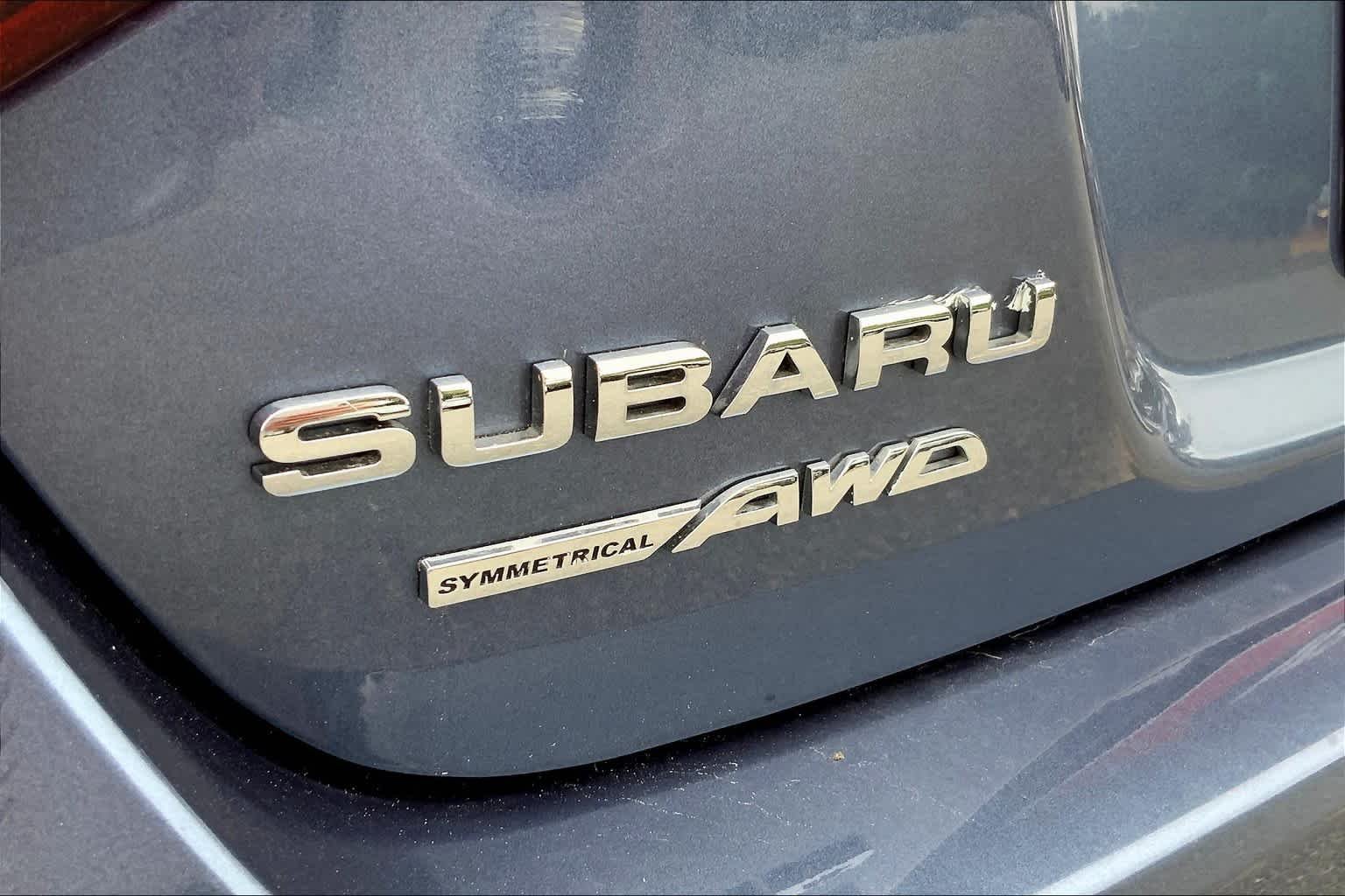 Used 2017 Twilight Blue Metallic Subaru Premium image 30