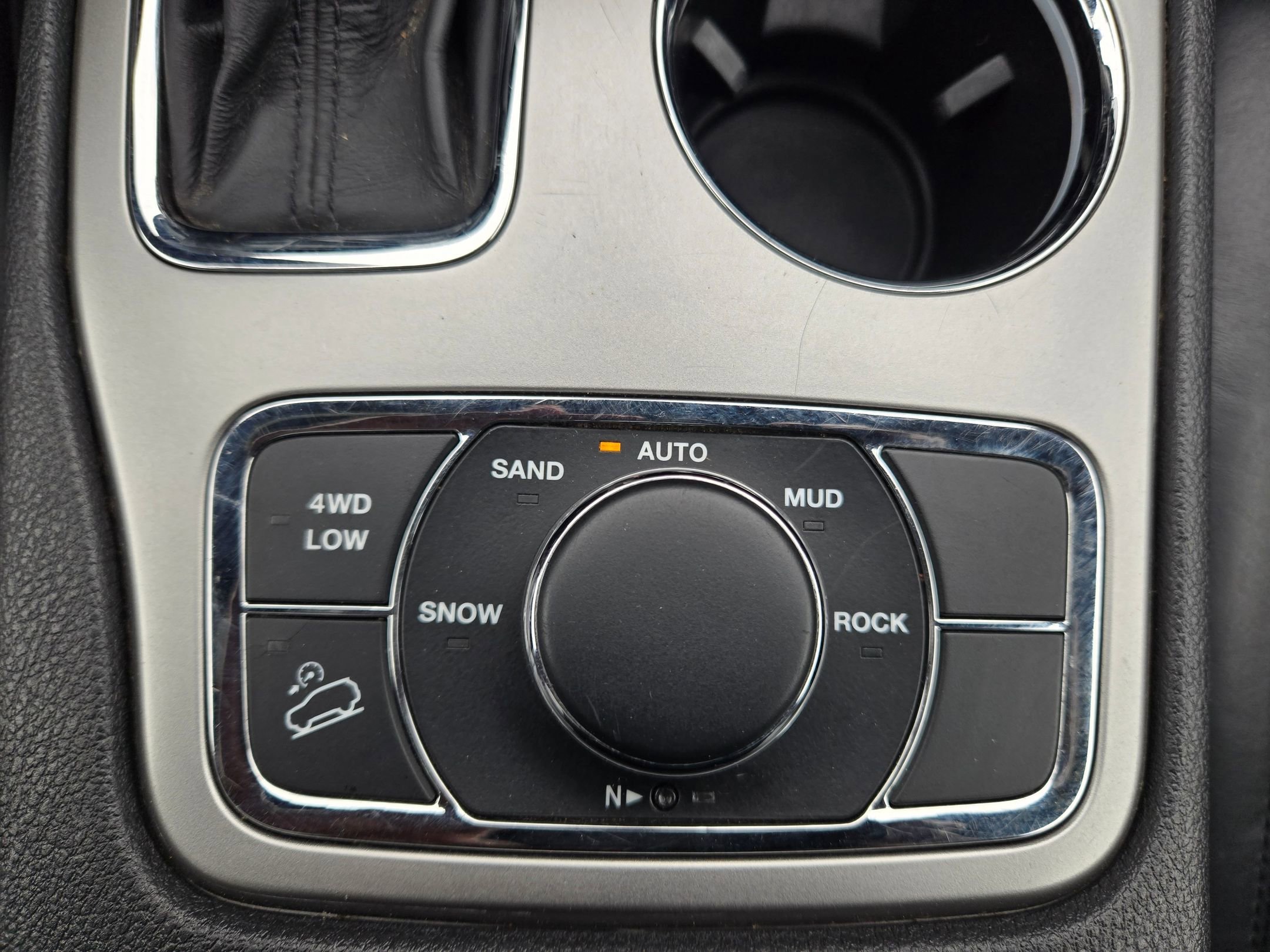 Used 2019 Velvet Red Pearlcoat Jeep Limited image 32