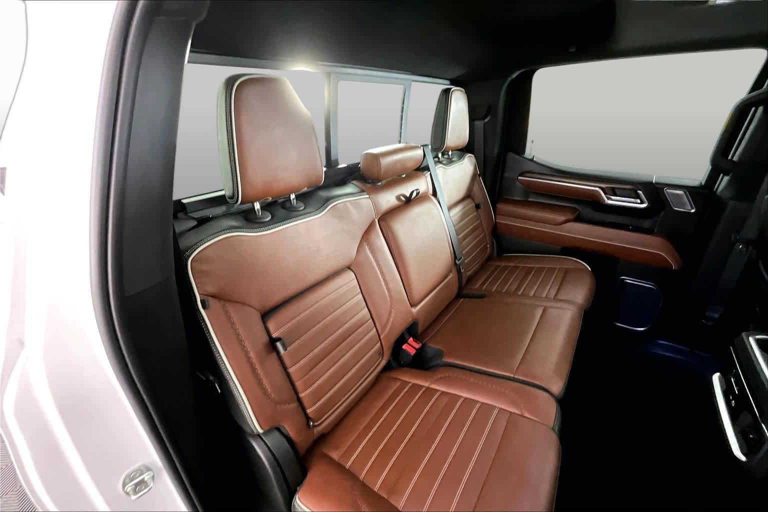 Used 2022 White Frost Tricoat GMC Denali Ultimate image 19