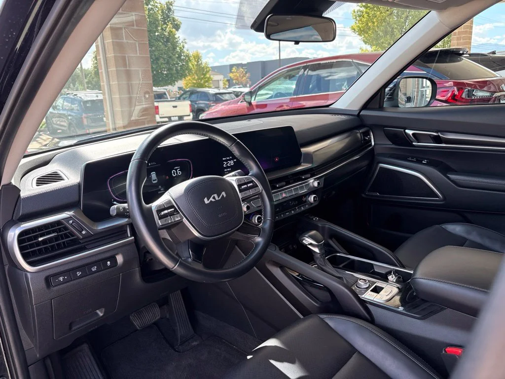 Used 2025 Black Kia S image 10