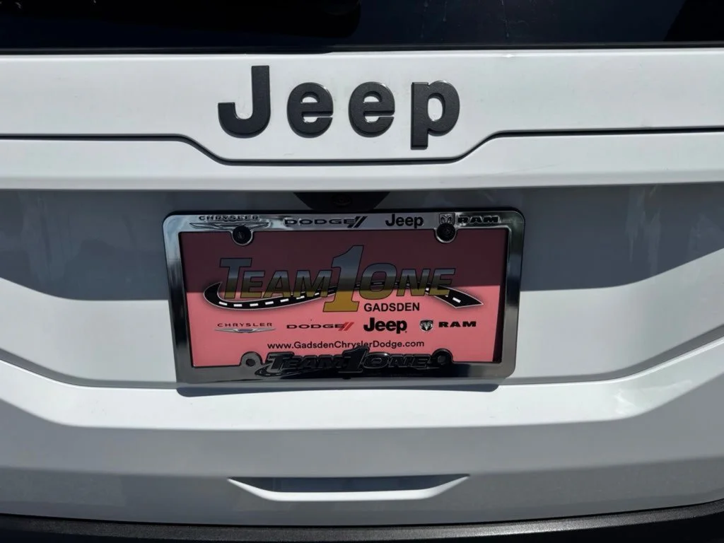New 2026 Bright White Clear-Coat Exterior Paint Jeep Limited image 31