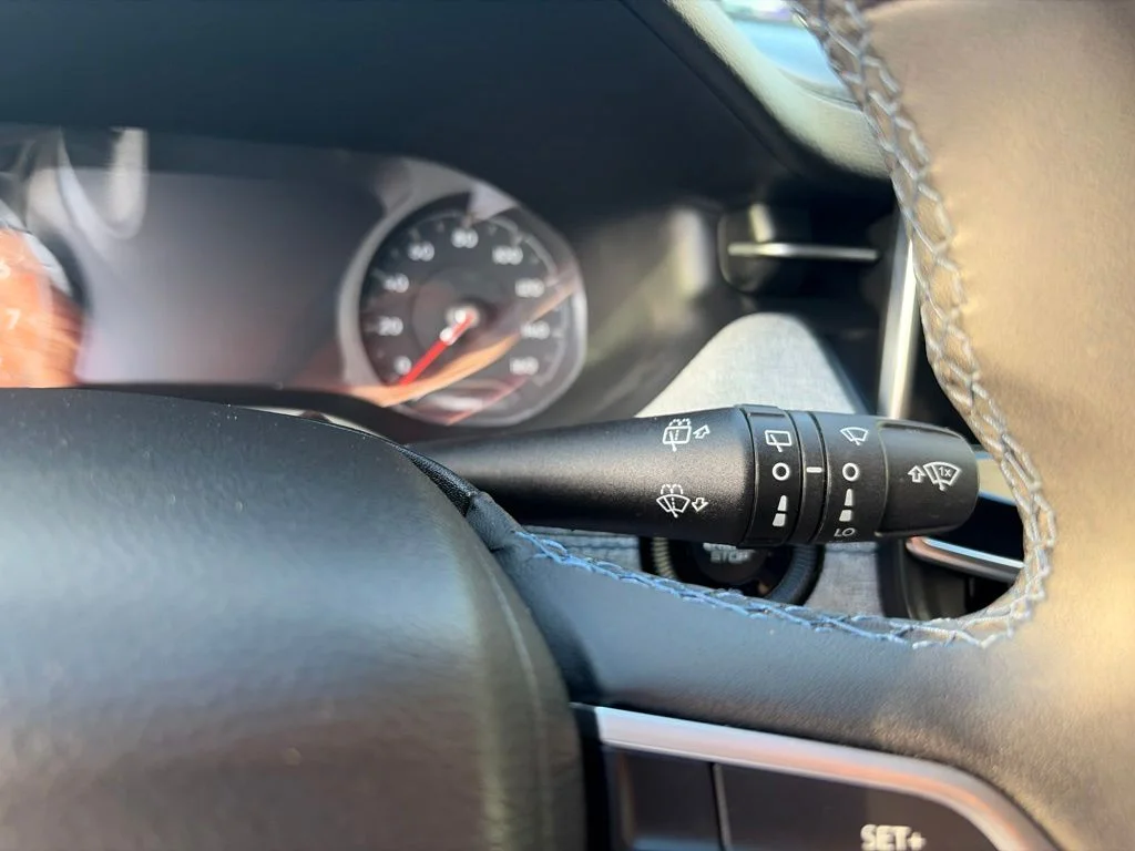 Used 2022 Black Jeep Latitude image 29
