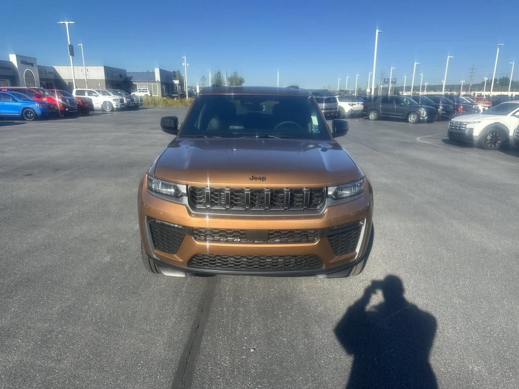 New 2027 Copper Shino Metallic Clearcoat Jeep Limited image 3