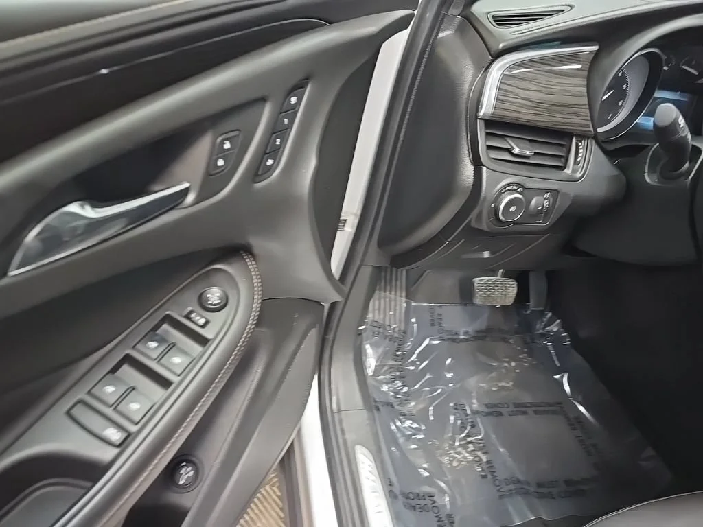 Used 2018 GALAXY SILVER METALLIC Buick Essence image 29