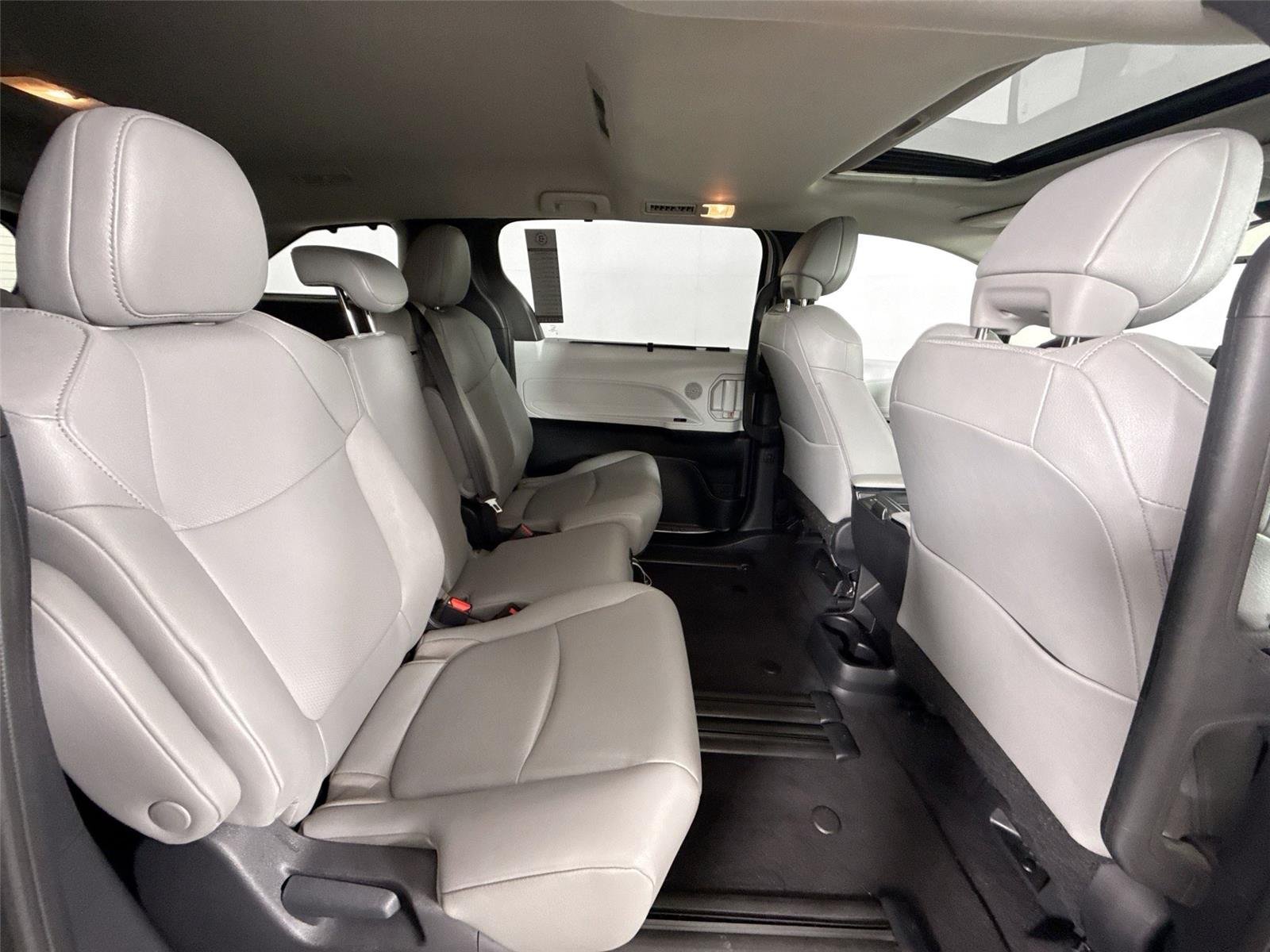 Used 2026 Wind Chill Pearl Toyota XLE 8-Passenger image 42