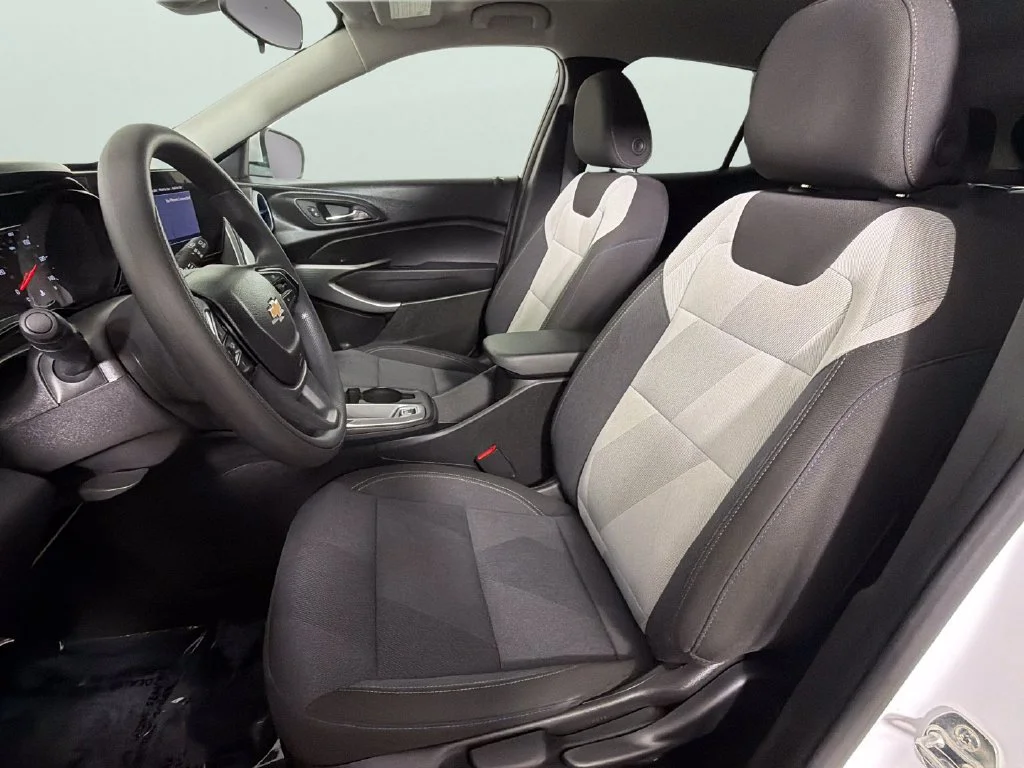 Used 2024 Summit White Chevrolet LS image 18