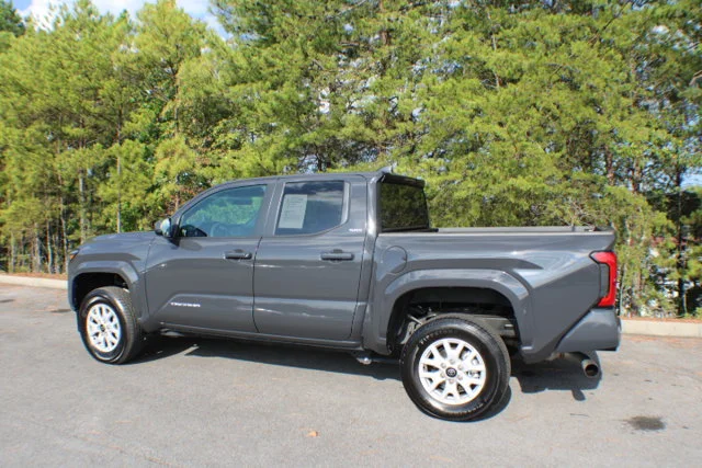 Used 2025 Underground Toyota SR5 image 3