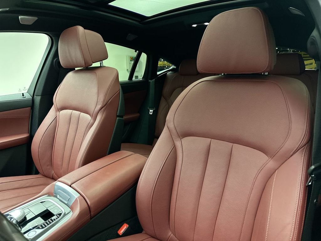 Used 2021 White Metallic BMW M50i image 22