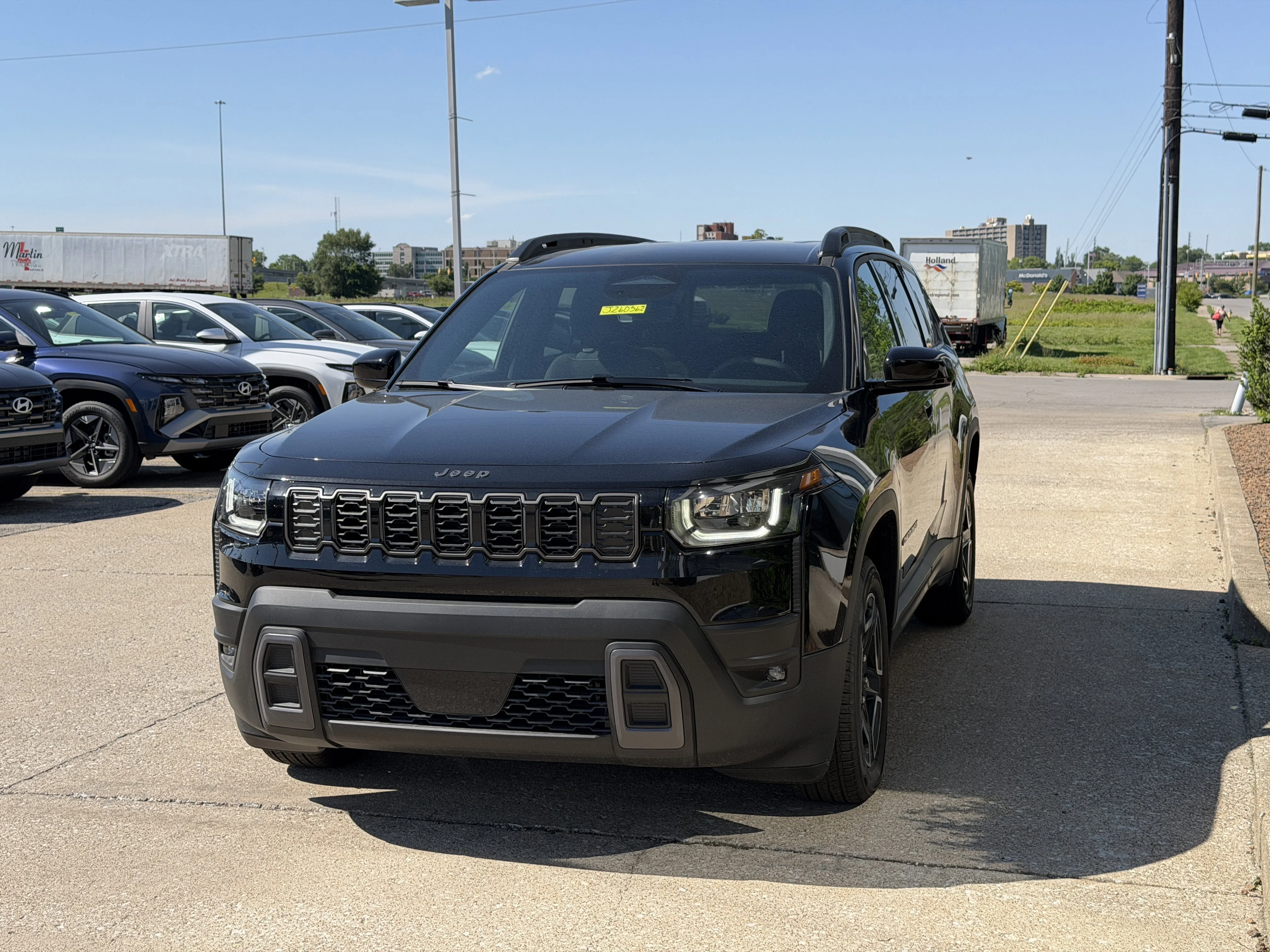 New 2026 Diamond Black Crystal Pearlcoat Jeep Laredo image 17