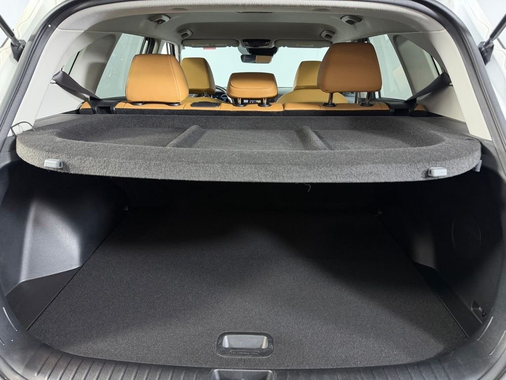 Used 2024 Snow White Pearl Kia SX image 29