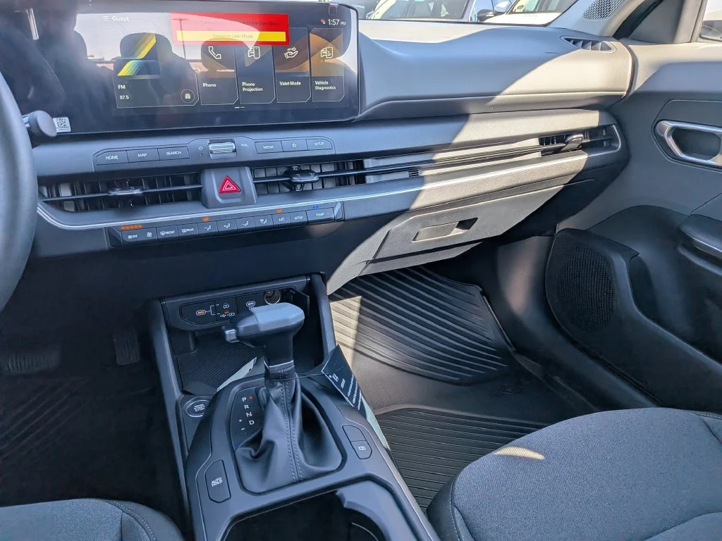 New 2027 Snow White Pearl Kia LXS image 37