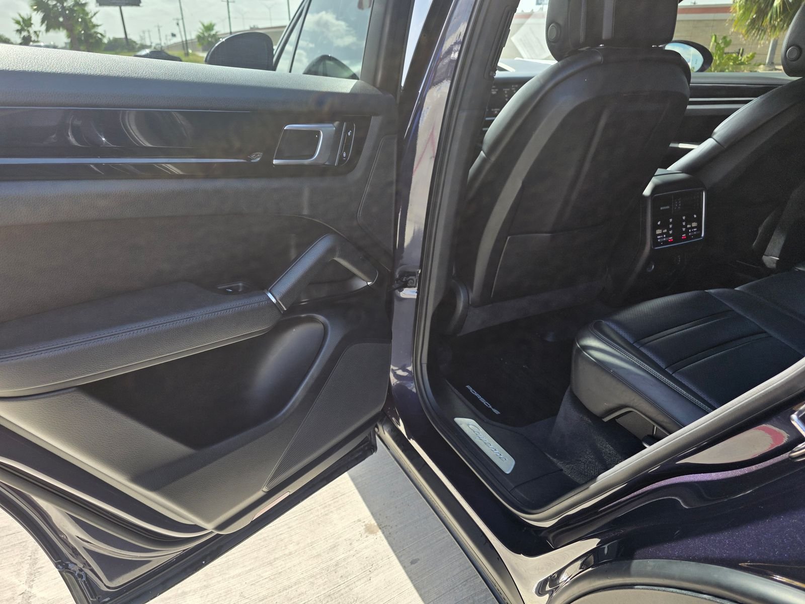 Used 2019  Porsche Base image 13