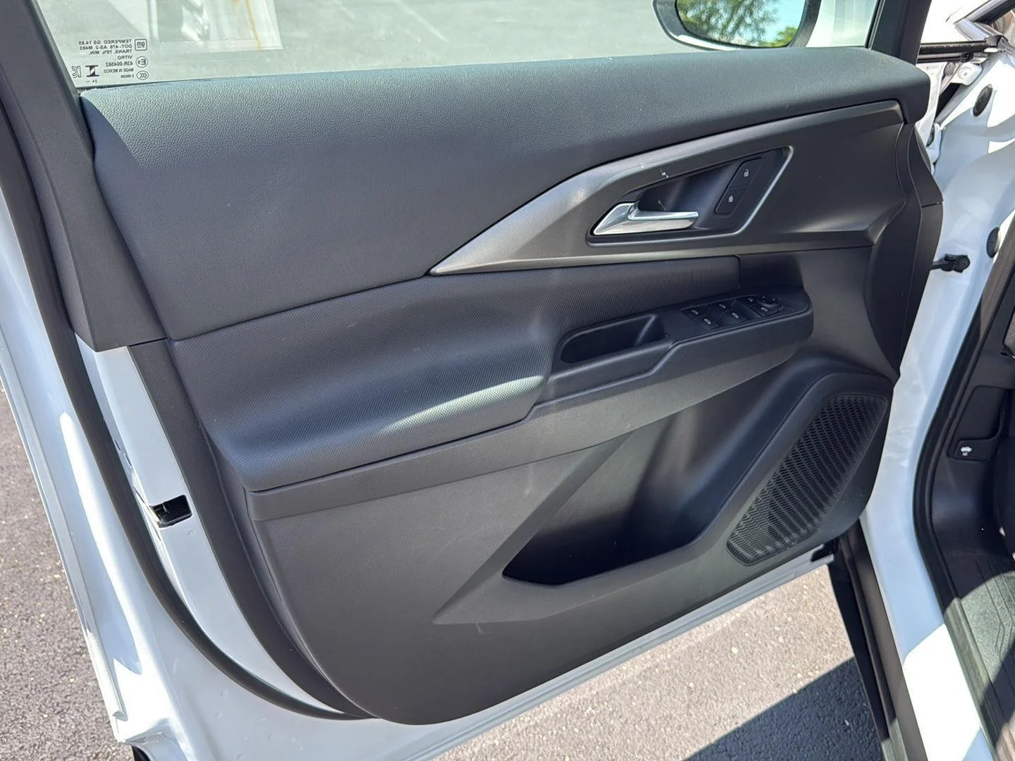 Used 2025 Summit White Chevrolet LT image 18
