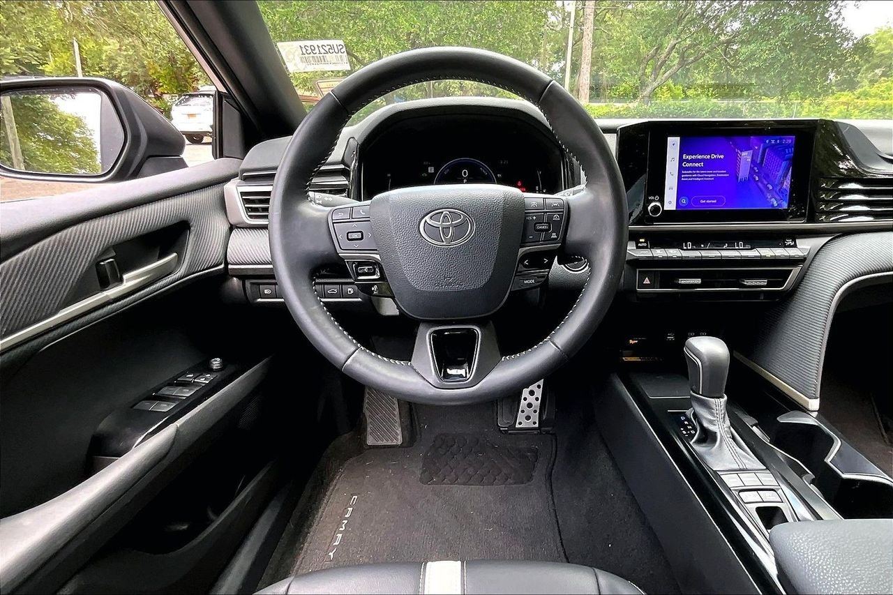 Used 2025  Toyota SE image 8