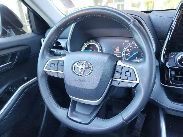 Used 2022 Gray Toyota XLE image 21