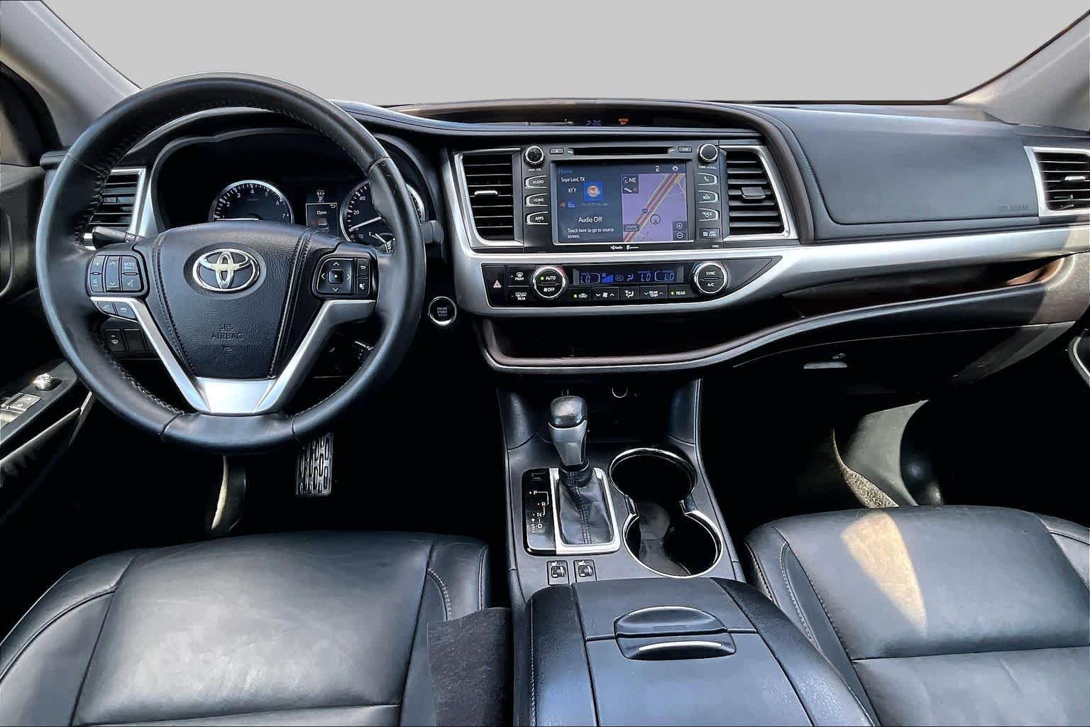 Used 2015 Predawn Gray Mica Toyota XLE image 16